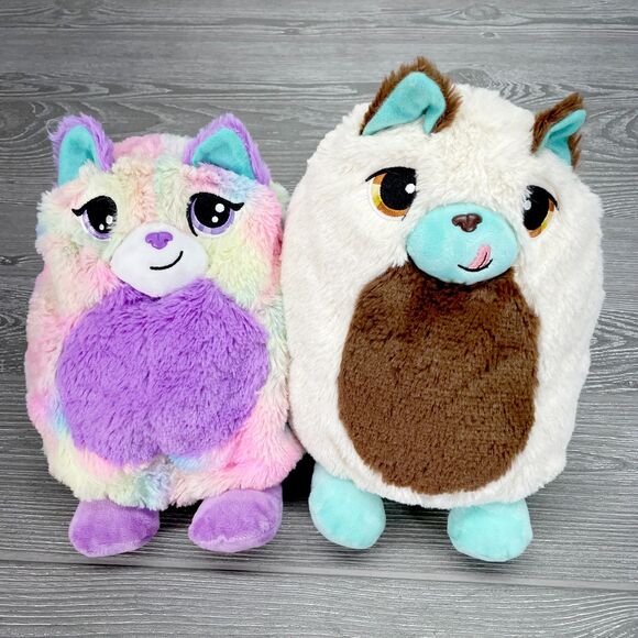 2022 Basic Fun TWO Misfittens Kitty Cats 10in Tie Dye Stuffed Plush Get Meowt - Picture 1 of 10